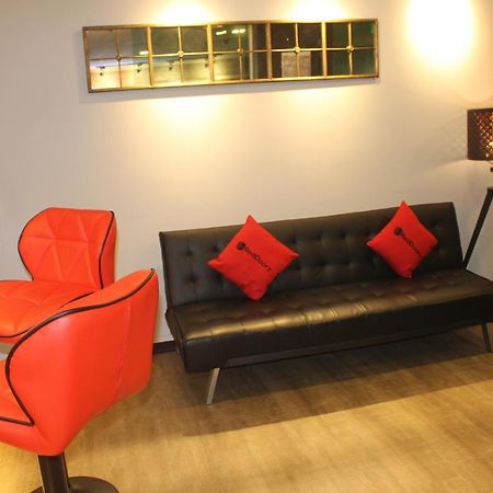 Reddoorz @ Aljunied Hotel Singapura Luaran gambar