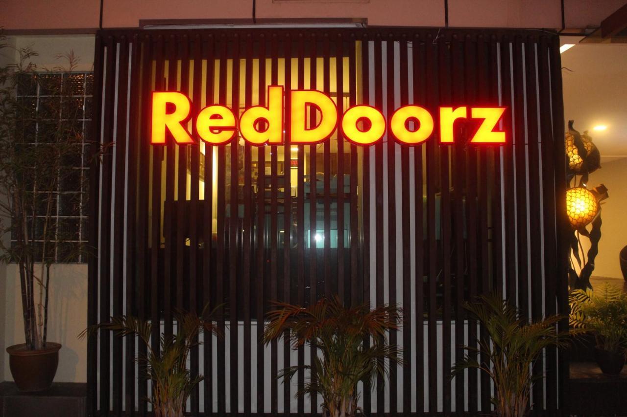 Reddoorz @ Aljunied Hotel Singapura Luaran gambar